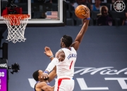 开云平台-关于国王力克快船，杰伦·布朗完成帽子戏法的信息