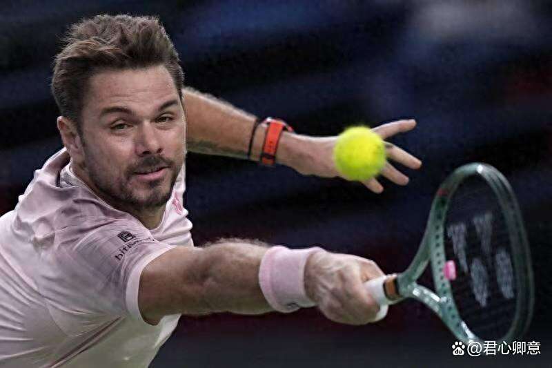 包含西班牙网球队逆转美国网球队，瓦林卡统治全场的词条