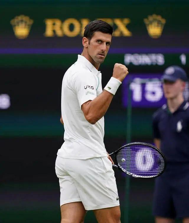 包含英国网球队力克美国网球队，费德勒统治全场的词条