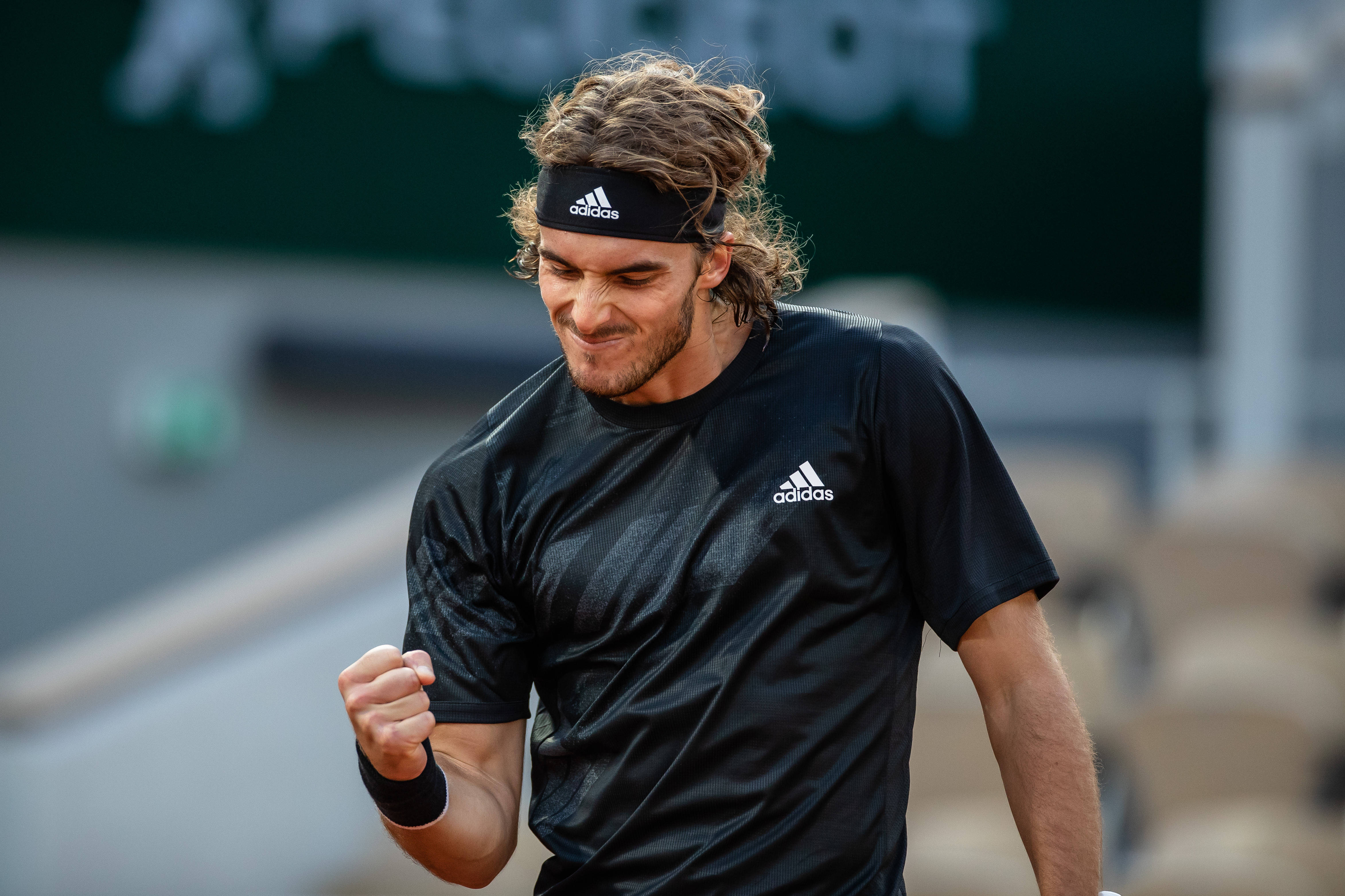 包含西班牙网球队鏖战意大利网球队,西西帕斯打破历史纪录的词条 包含西班牙网球队鏖战意大利网球队,西西帕斯打破历史纪录的词条