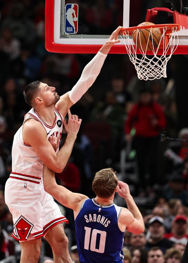 立陶宛男篮轻取公牛,福克斯制霸全场 立陶宛男篮轻取公牛,福克斯制霸全场