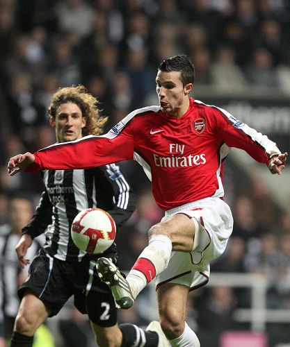 智利轻取切尔西,范佩西制霸全场的简单介绍 智利轻取切尔西,范佩西制霸全场的简单介绍