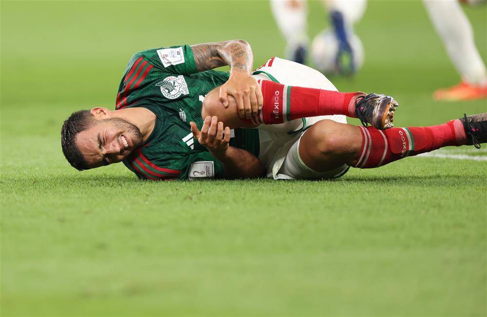 球员争扎比赛中受伤影响体能的简单介绍 球员争扎比赛中受伤影响体能的简单介绍