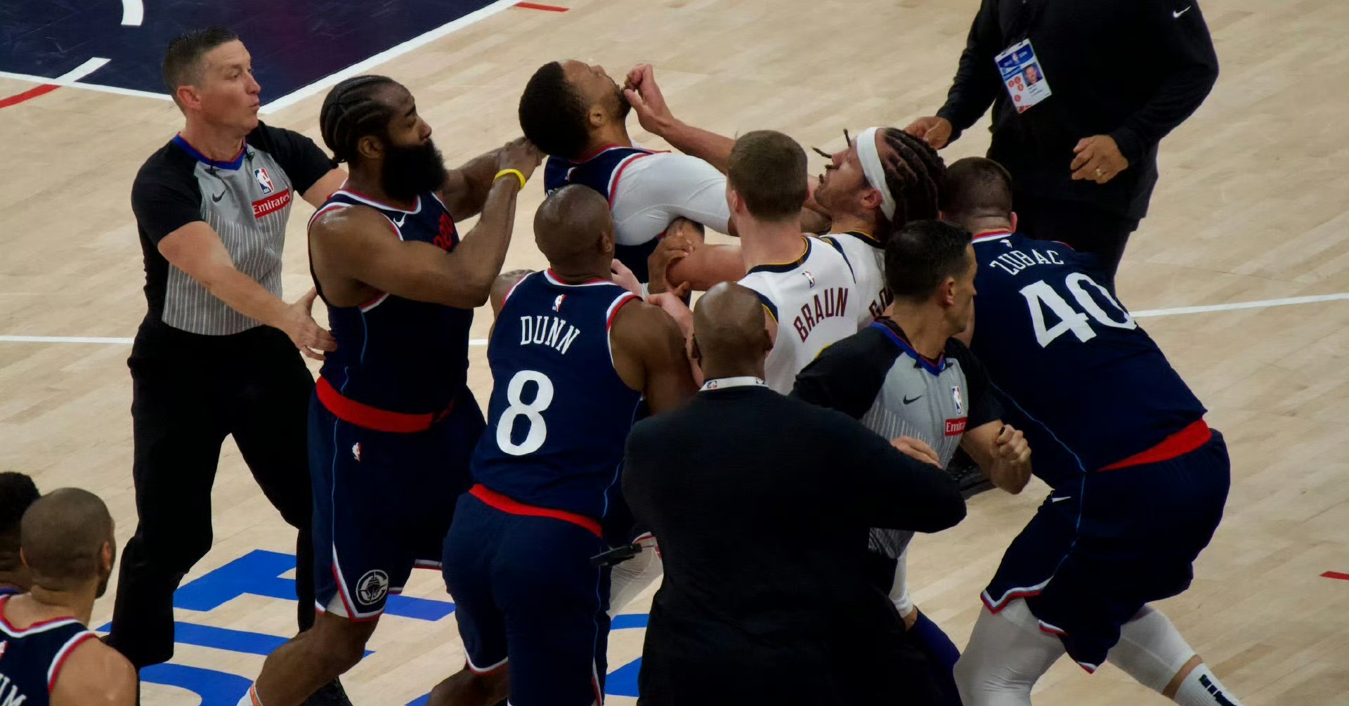 勇士队球员集体倒戈队内冲突的简单介绍 勇士队球员集体倒戈队内冲突的简单介绍