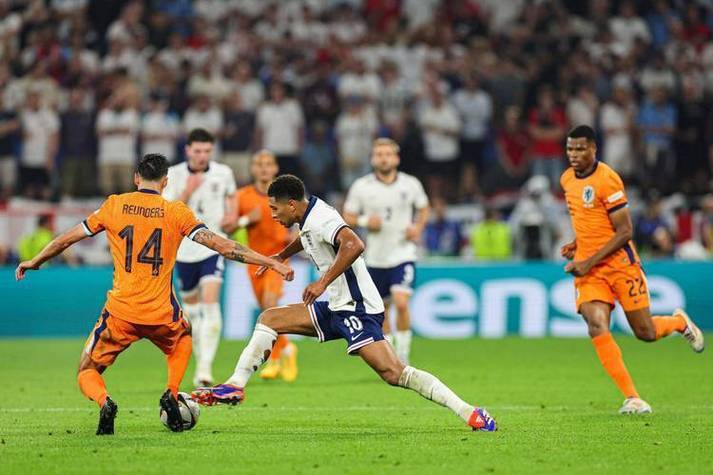 包含波兰主场惨败,小组出线形势严峻的词条 包含波兰主场惨败,小组出线形势严峻的词条