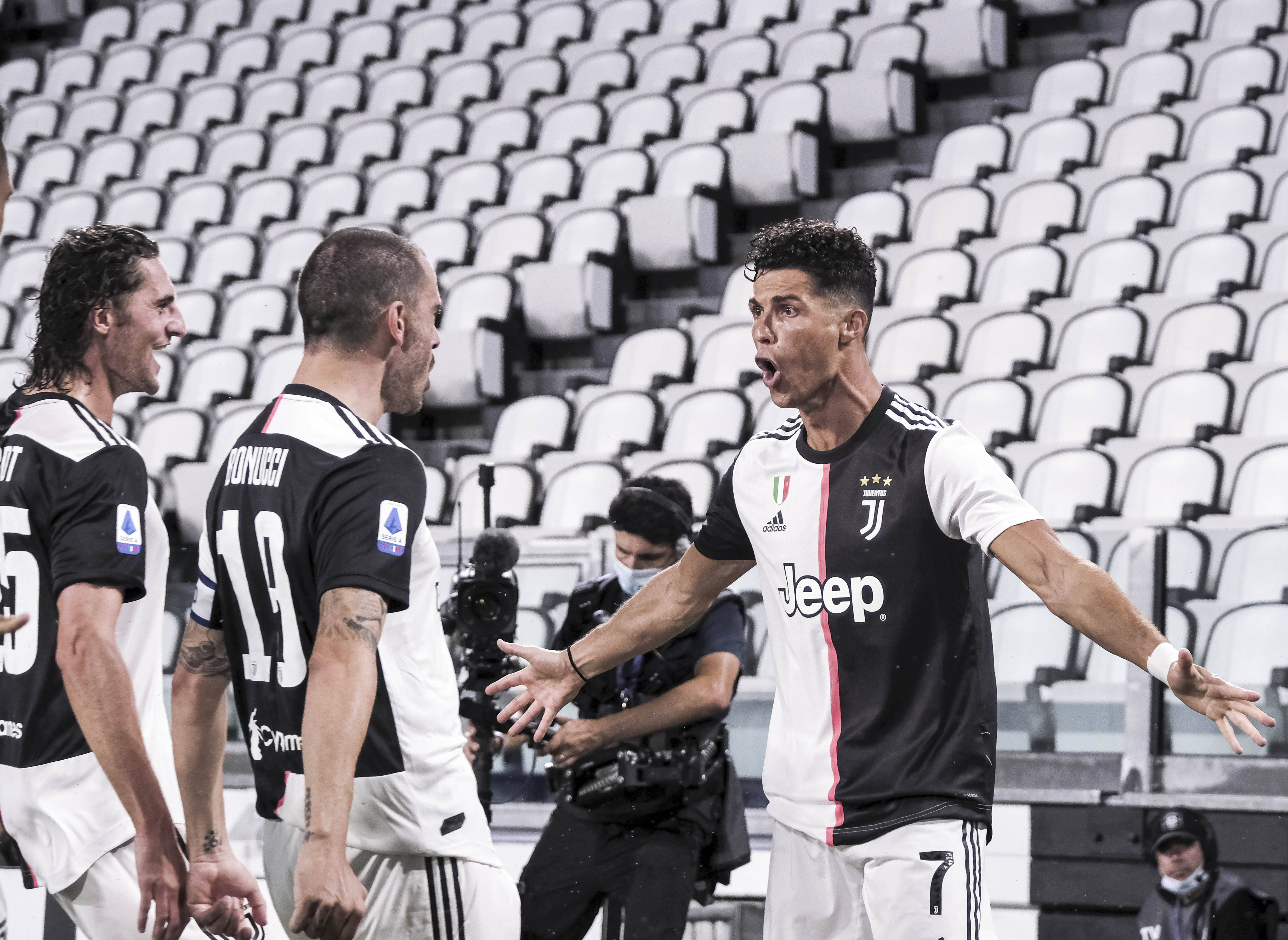 尤文图斯小胜险胜对手,C罗打入制胜球的简单介绍 尤文图斯小胜险胜对手,C罗打入制胜球的简单介绍