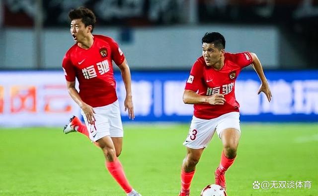 上海申花球队引援市场活跃,备战新赛季手段不凡 上海申花球队引援市场活跃,备战新赛季手段不凡