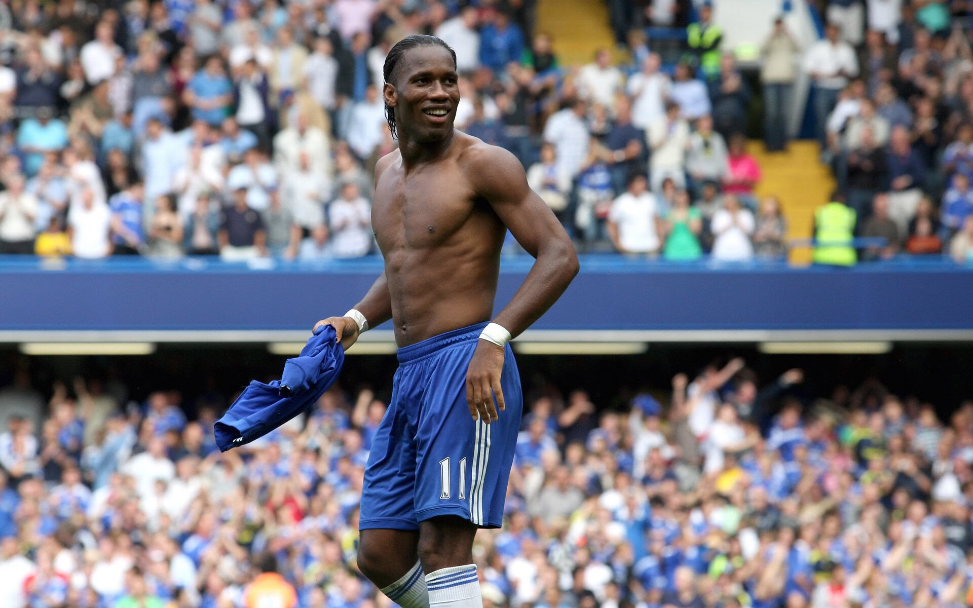 爱德华兹关键一球定乾坤，广厦队掀翻国王的背后，团队篮球的胜利